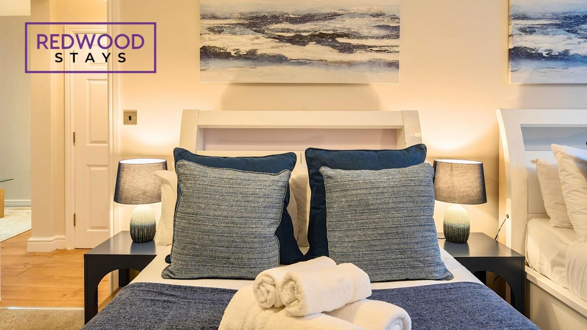 Newly Refurbished Spacious Serviced Apartment For Contractors And Families, Free Wifi & Netflix By Redwood Stays Farnborough  Zewnętrze zdjęcie
