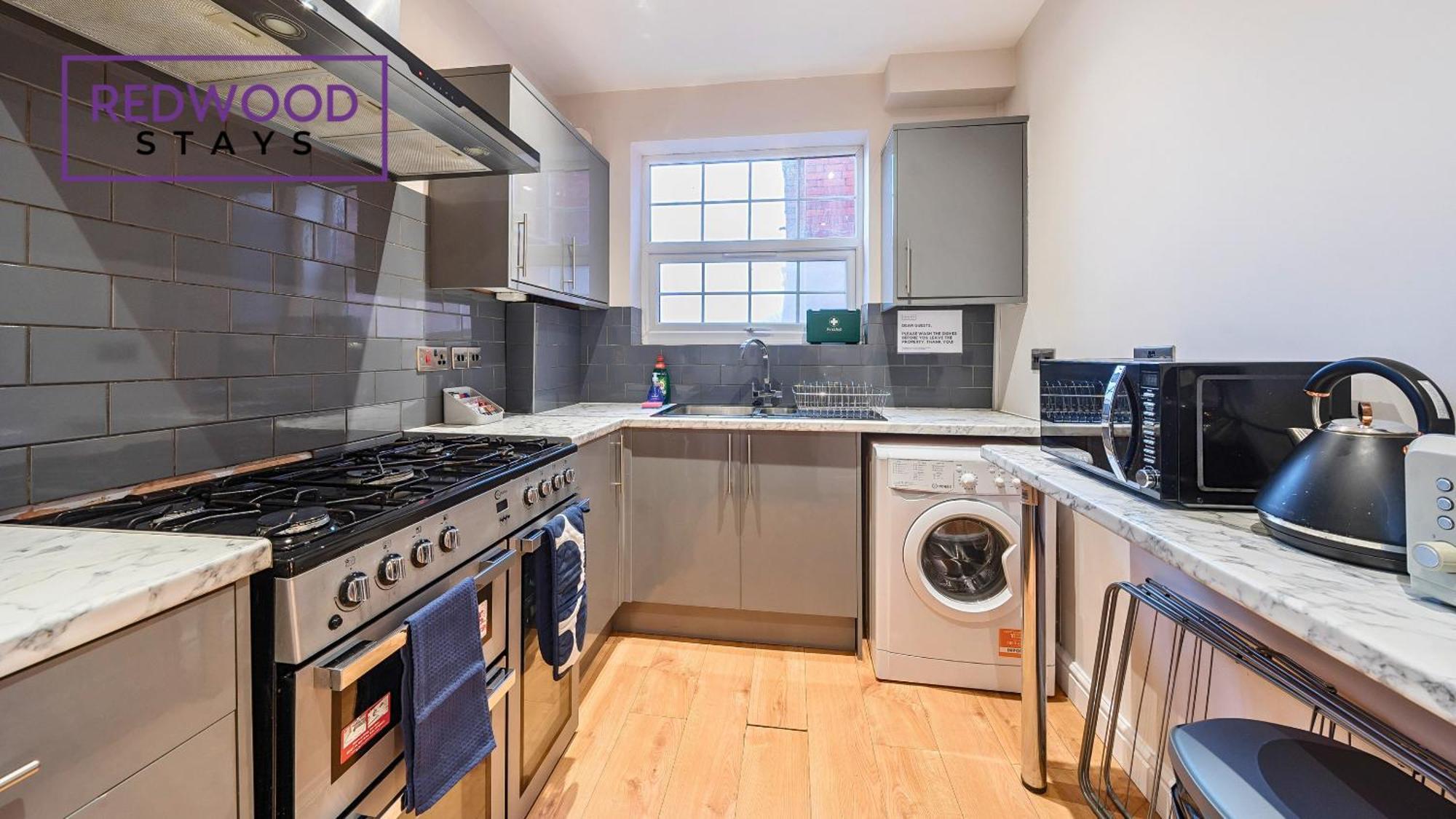 Newly Refurbished Spacious Serviced Apartment For Contractors And Families, Free Wifi & Netflix By Redwood Stays Farnborough  Zewnętrze zdjęcie